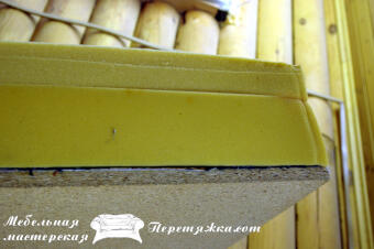 Брусок отсутствует Фото части каркаса: на сидение из ДСП приклеен поролон, брусков нет